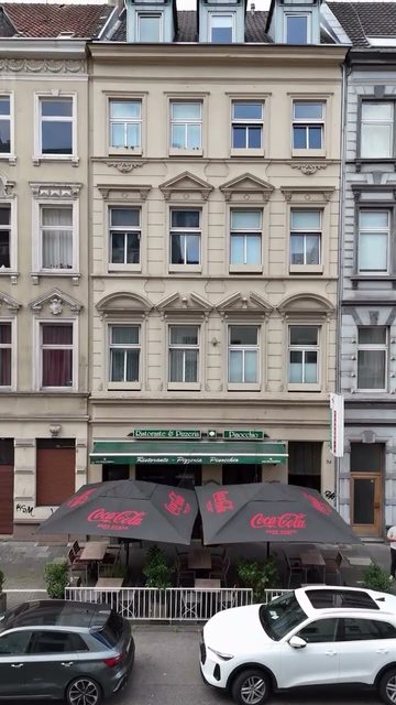 FR Immobilien, Drohnenaufnahme eines Altbaus